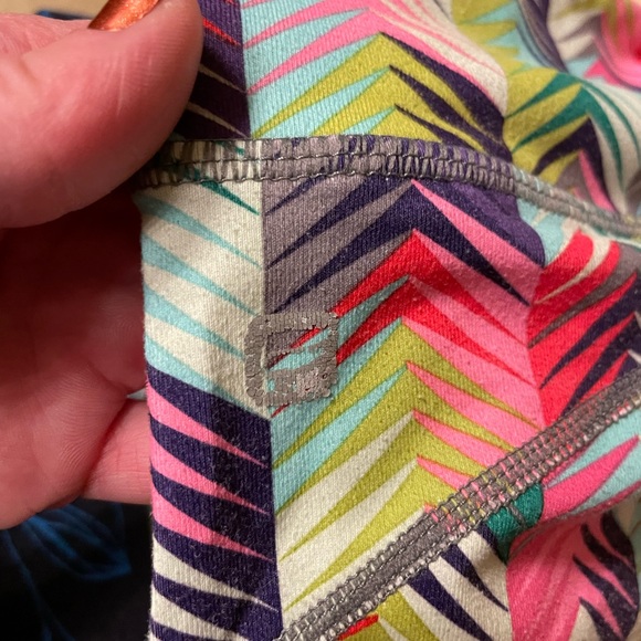 3 pairs Fabletics cropped workout pants - Picture 4 of 5